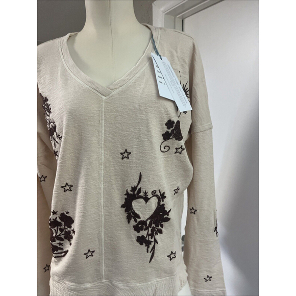 distressed embossed top by caite - Picture 2 of 14